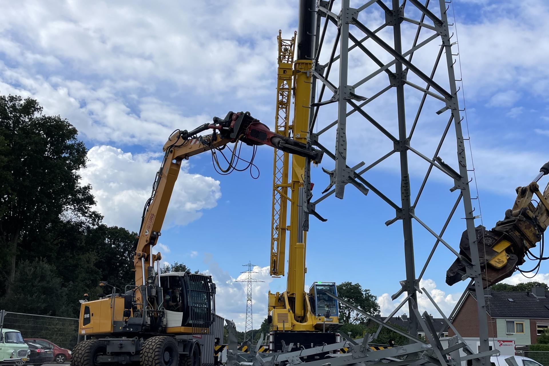 De mast wordt opgeknipt